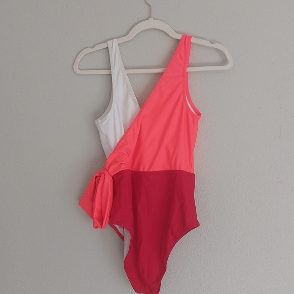 CUPSHE Colorblock Plunging One-Piece Swimsuit - Picture 5 of 9
